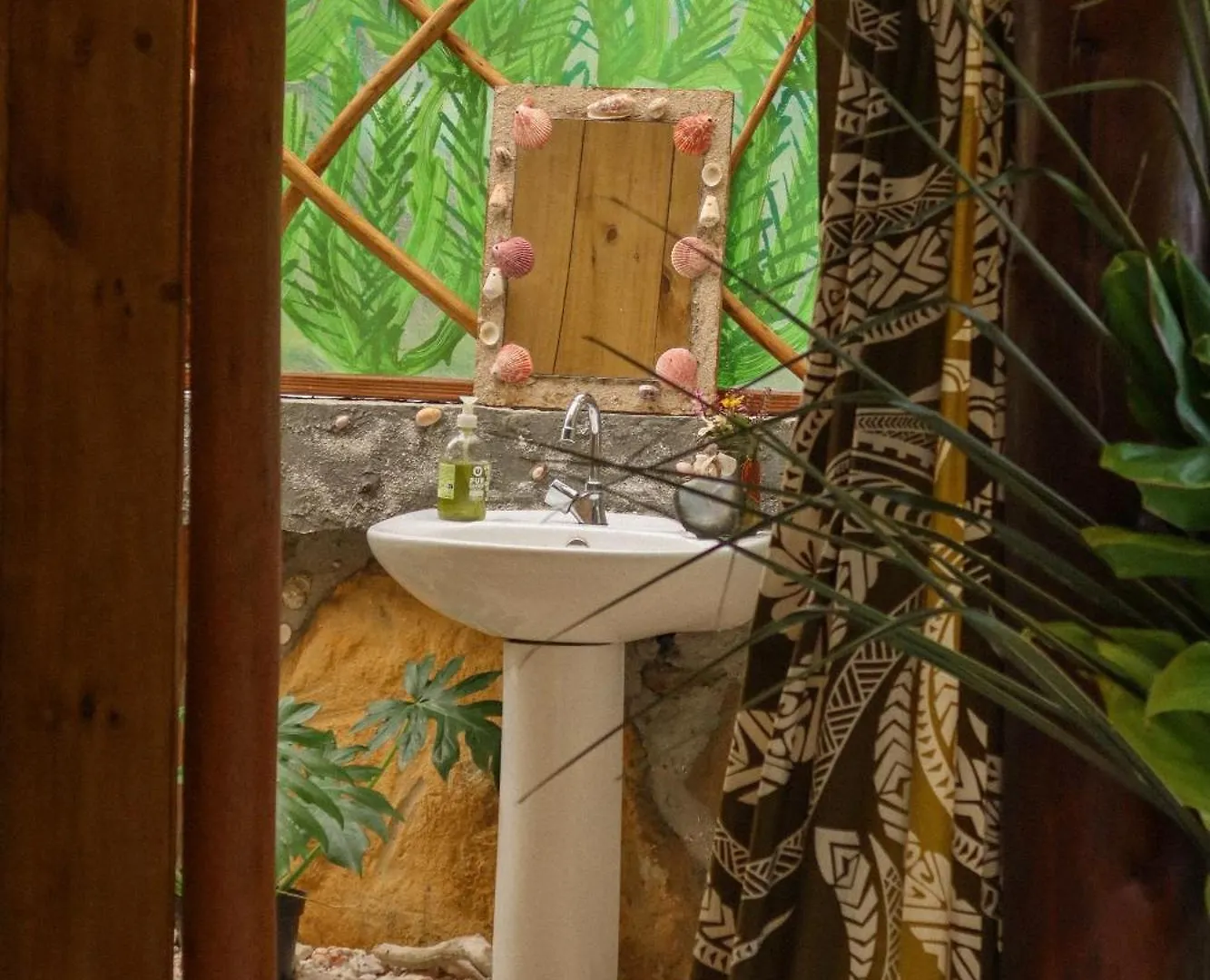 Kemp Fare Tearenui - Tu'I'Anina Village HUH
